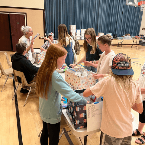 Birthday boxes assembly
